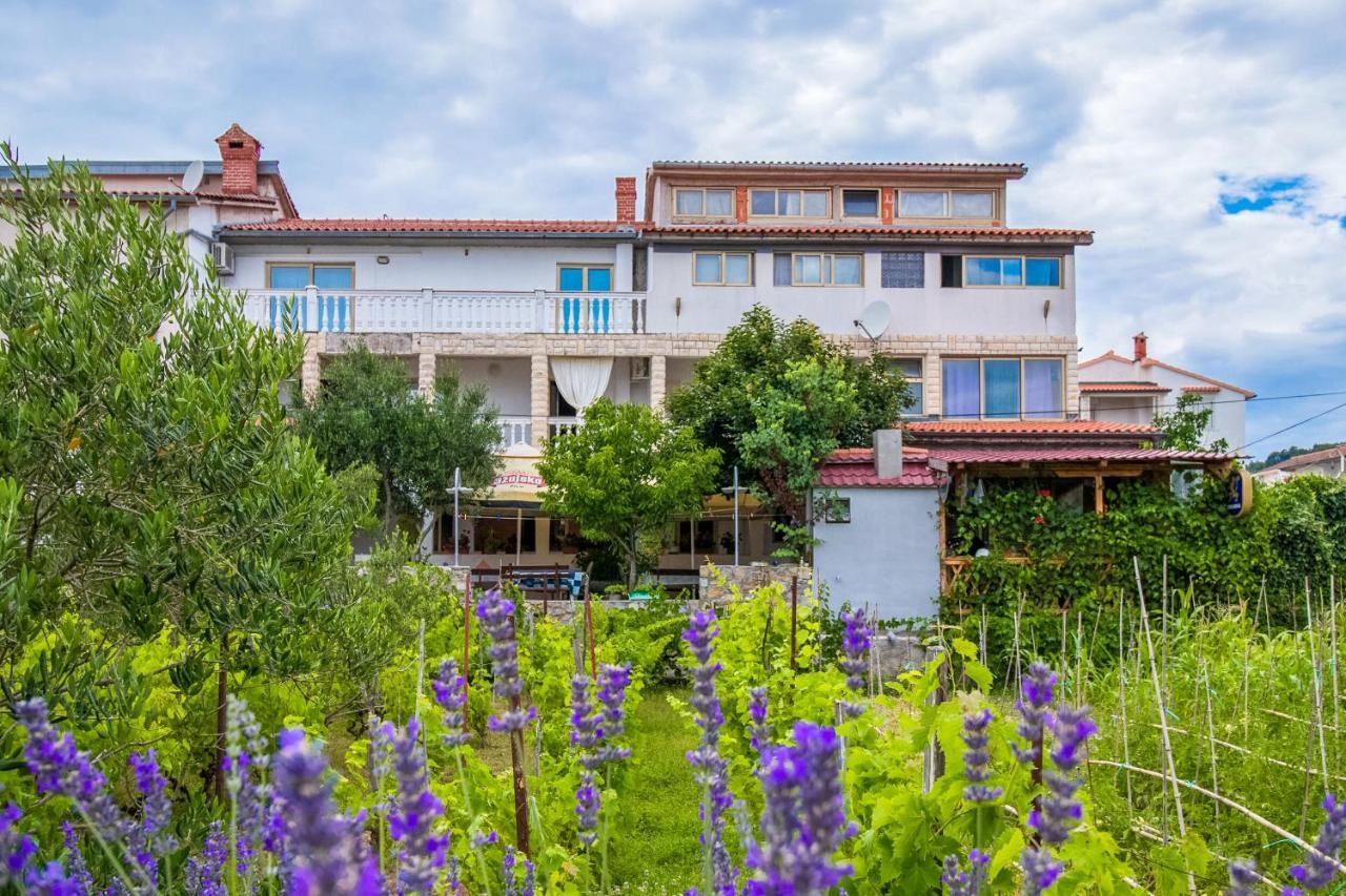 Apartments Zeljka Mundanije 외부 사진